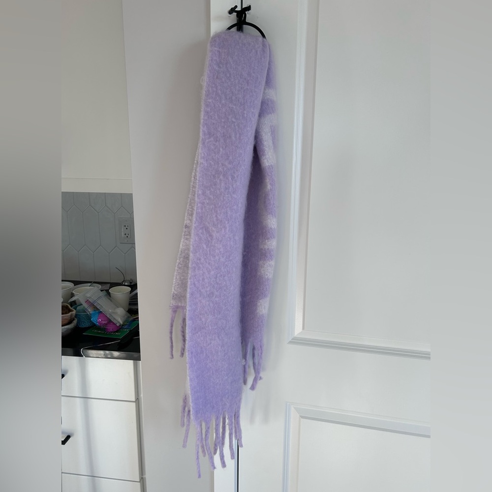 NWT Michael Kors Soft Lavender Purple White Designer Scarf Fuzzy Soft Luxe Wrap
